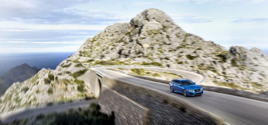  Jaguar XFR-S Sportbrake 2014 года  (UK) (фото 41 из 50)